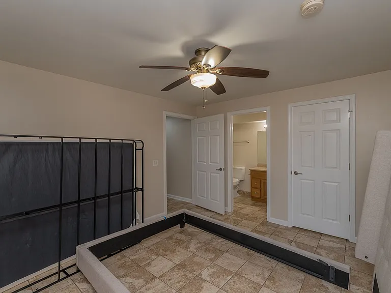 913 Walker St #102 — Photo 24