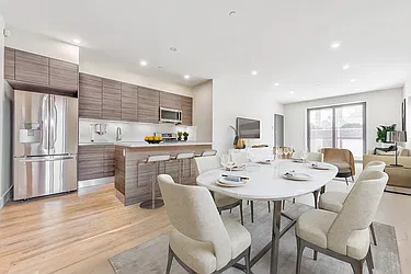 34-55 Vernon Boulevard, #2V