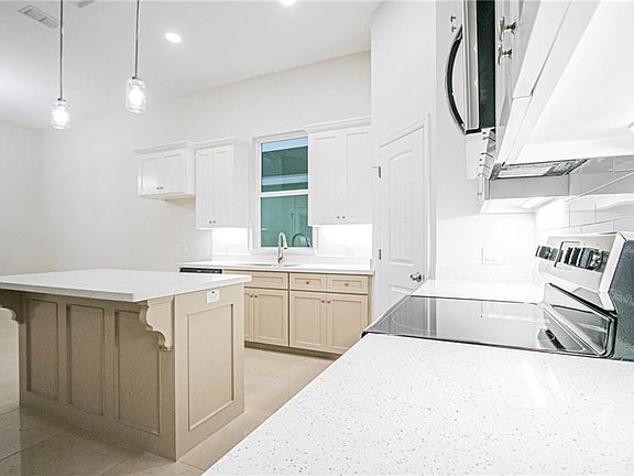 3rd image of 4113 S Rodman Ln S