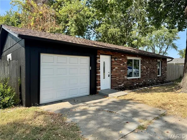 168 Troeckler Ln, Granite City, IL 62040
