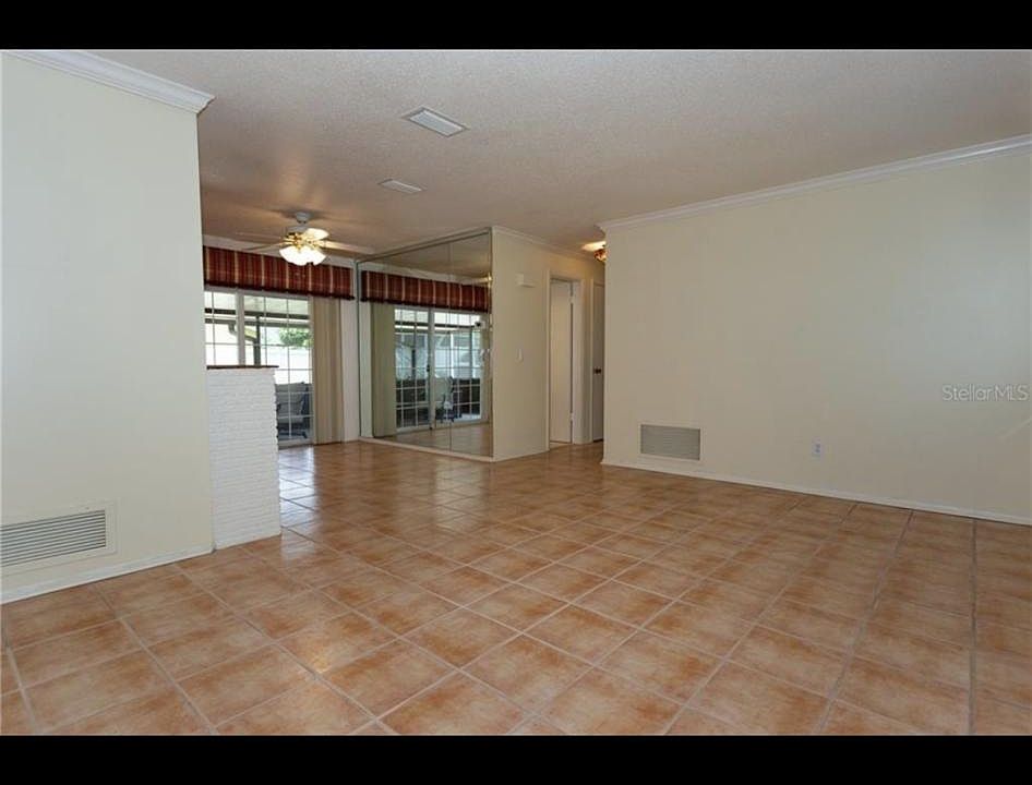 1st image of 268 Carriage Hill Dr