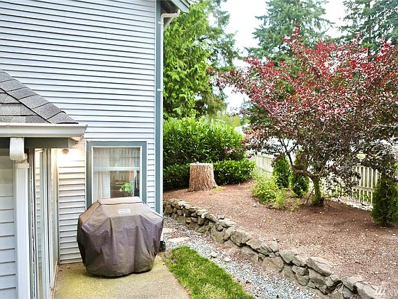 Backyard with patio space. ALL yard maintenance is taken care of by the HOA!