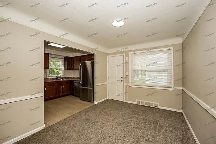 1008 Woodview Rd — Photo 7