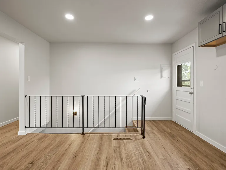 3018 Roche Dr N — Photo 14