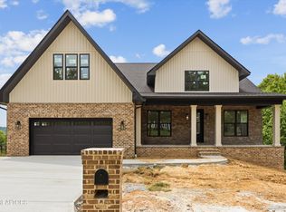 105 Mistletoeberry Rd, Oak Ridge, TN 37830