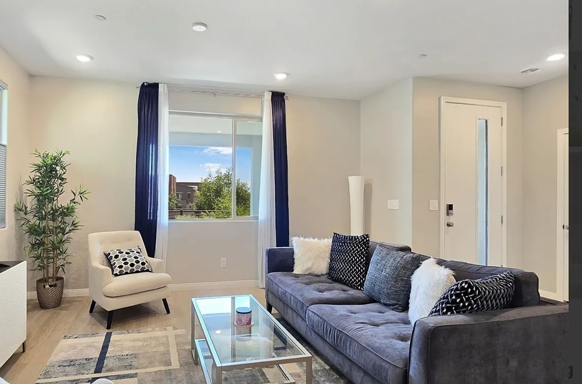 3 bed, 2.5 bath, 1860 sqft, $3,245 — Photo 2