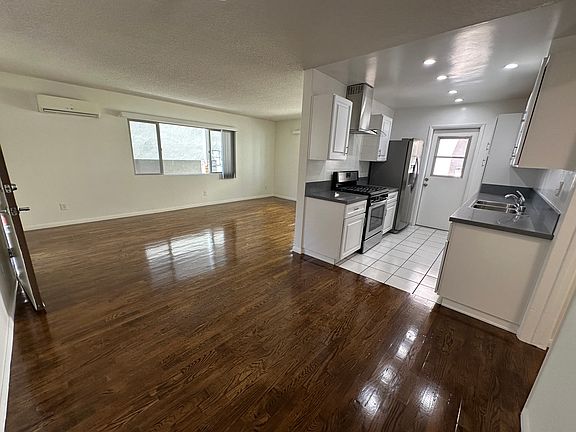 5th image of 1262 Granville Ave APT 5