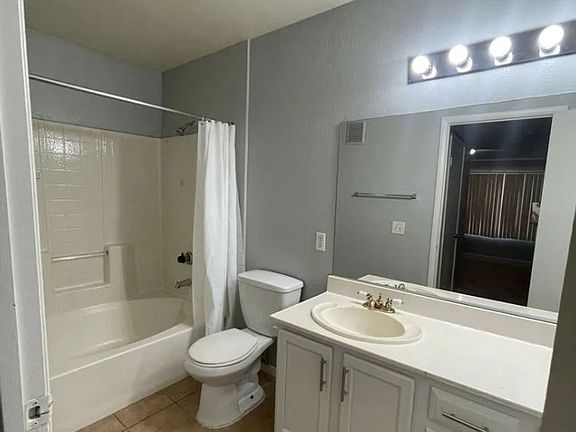 3rd image of 3083 Casey Dr Unit 204