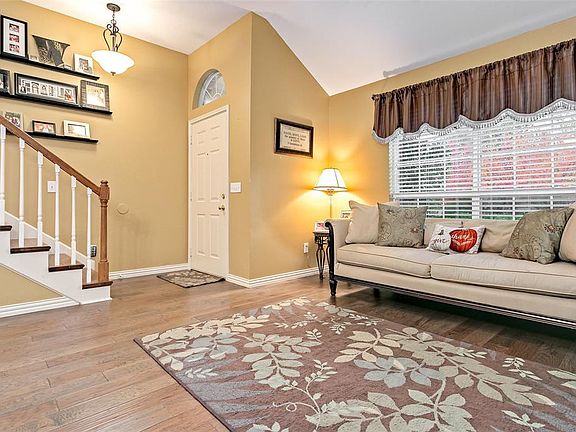 4th image of 1005 Foxwood Ln