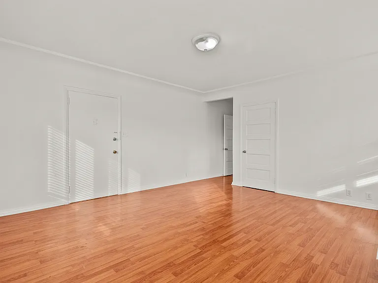 1322 S Van Ness Ave #4 — Photo 15