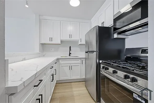 1417 S Hoover St #6 — Photo 9