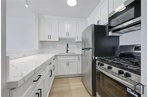 Building Photo - 1433 S Hoover St #5