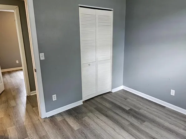 119 Gilbert Ter, Machesney Park, IL 61115