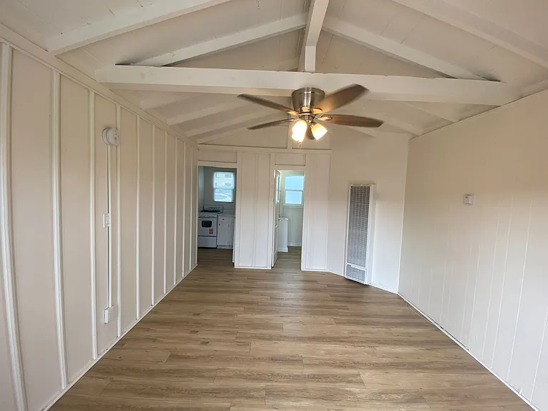 4432 Pacific Hwy #10 — Photo 2