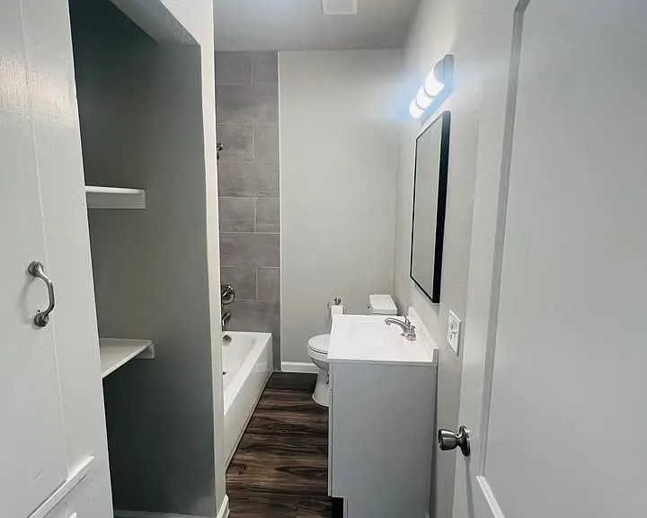 822 W Fischer St — Photo 2