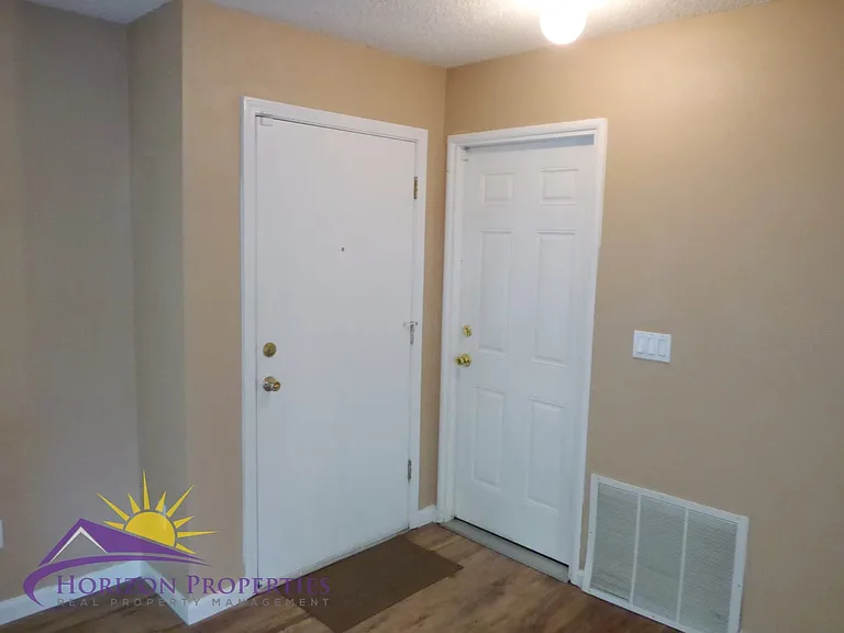 7928 Garry Oak Dr — Photo 4