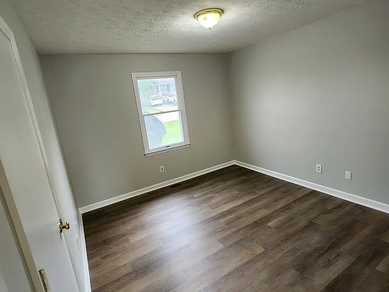 100 Beth Dr — Photo 6