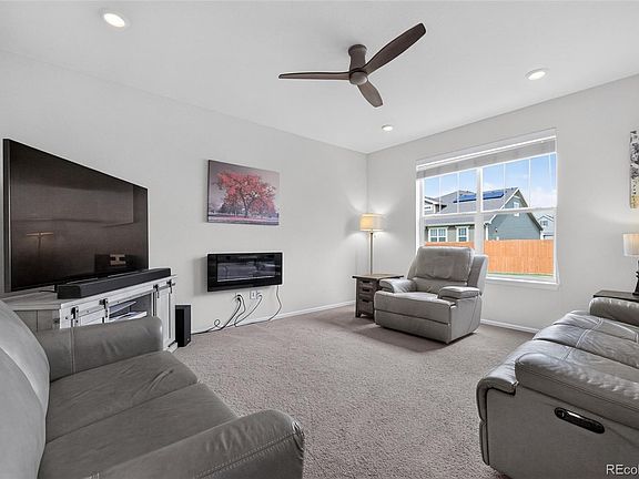 5th image of 16068 Elizabeth Street