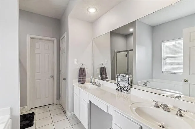 329 E Silvermaple Dr — Photo 3