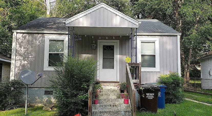 1st image of 206 N Briggs Ave