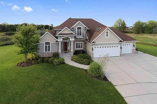 5 bed, 2.5 bath, 3164 sqft, $3,450 — Photo 2