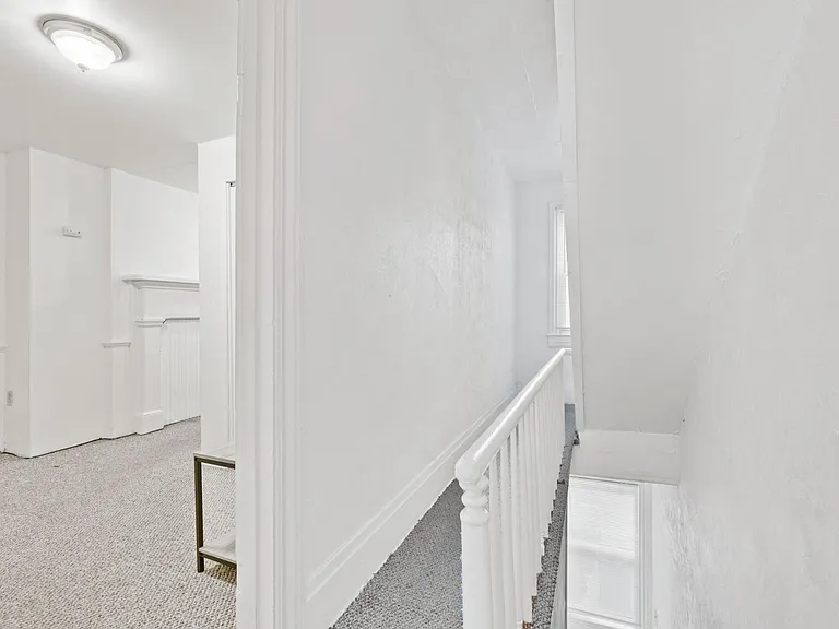 2129 Sarah St — Photo 18