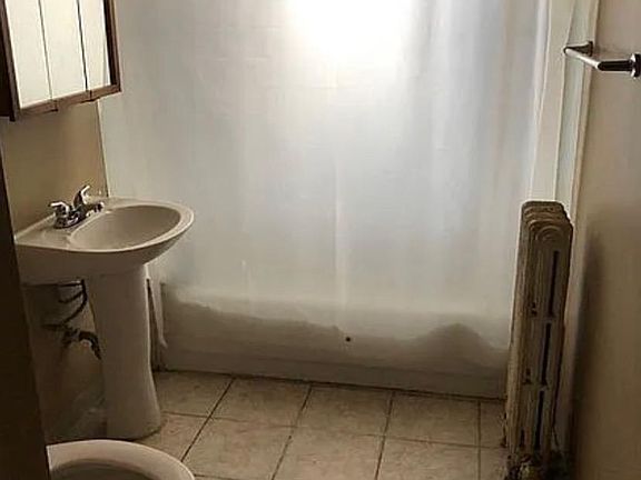 5th image of 4124 Magoun Ave #1F