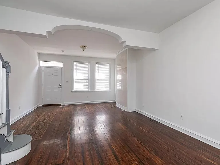 1316 N Hollywood St — Photo 8