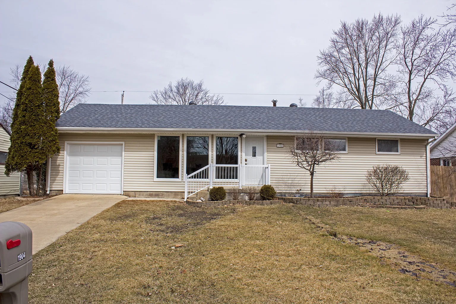 1904 Cypress Dr photo 1