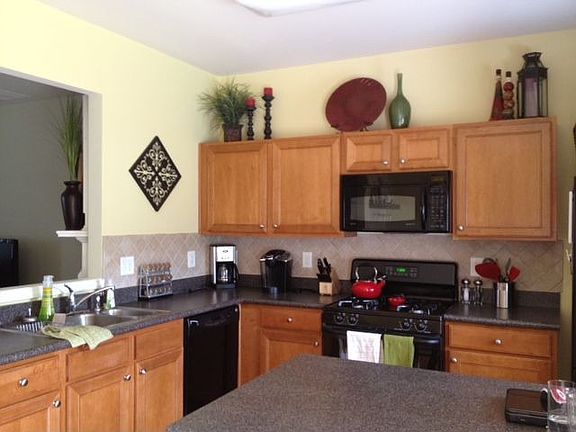 kitchen w/ hardwoods