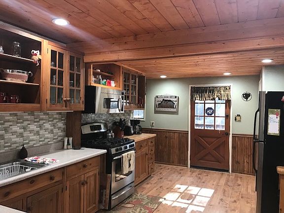 4th image of 749 Tulip Dr