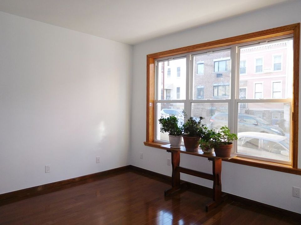 1st image of 281 22nd St APT 1F