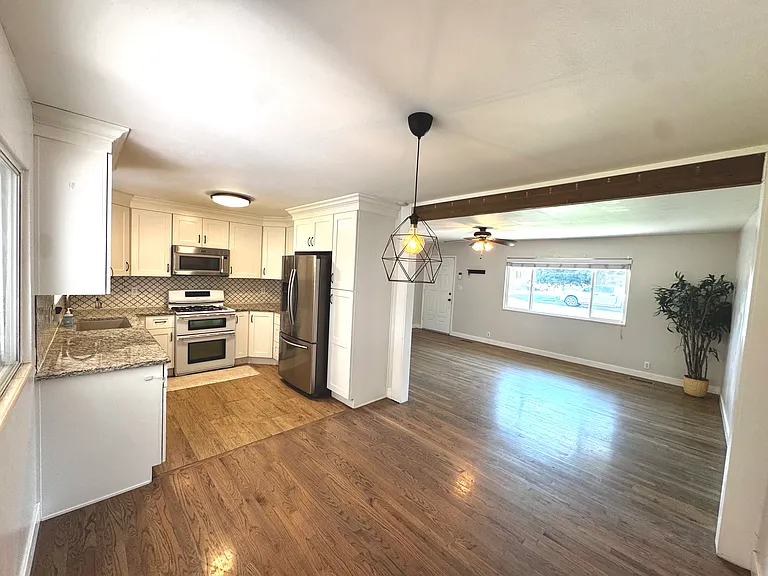 525 N 300th St W — Photo 1