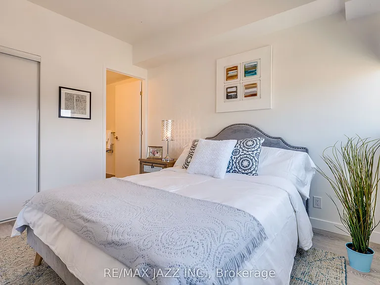 100 Bond St E #1014 — Photo 14
