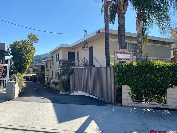 3rd image of 3104 Montrose Ave #4