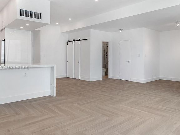 4th image of 1000 West Ave Penthouse 4