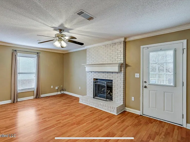 113 Amberwood Dr — Photo 6