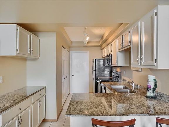 5th image of 51 Ashford Dr