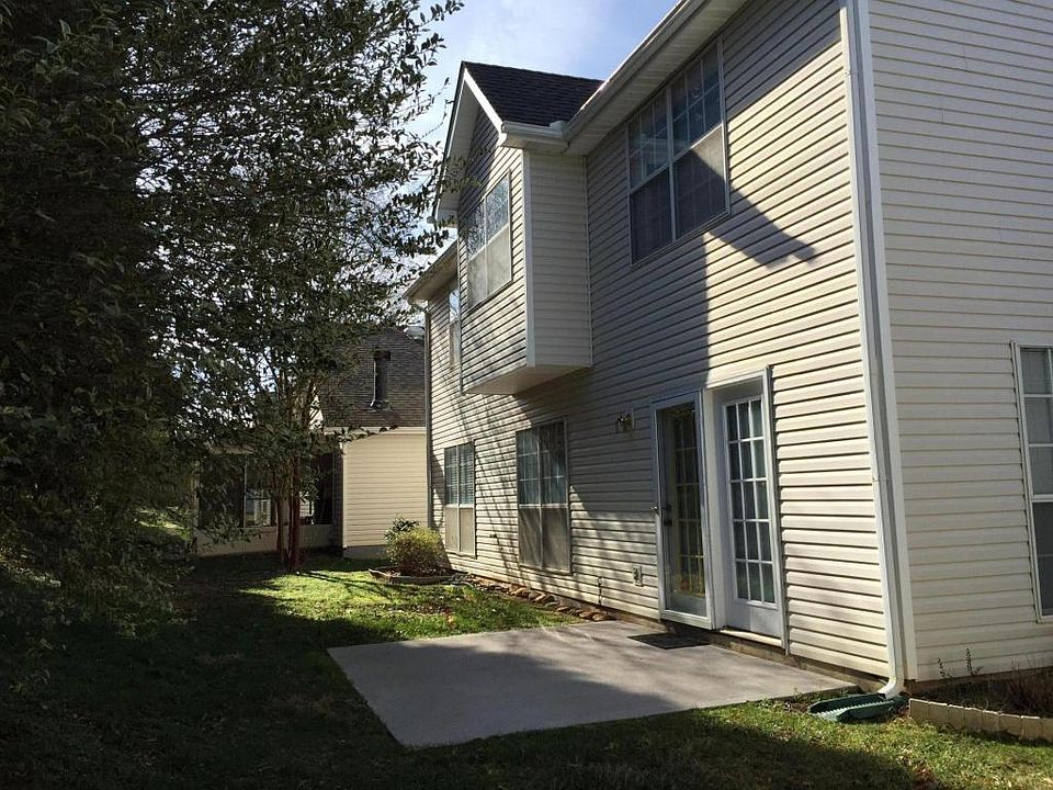2nd image of 1024 Antrim Way