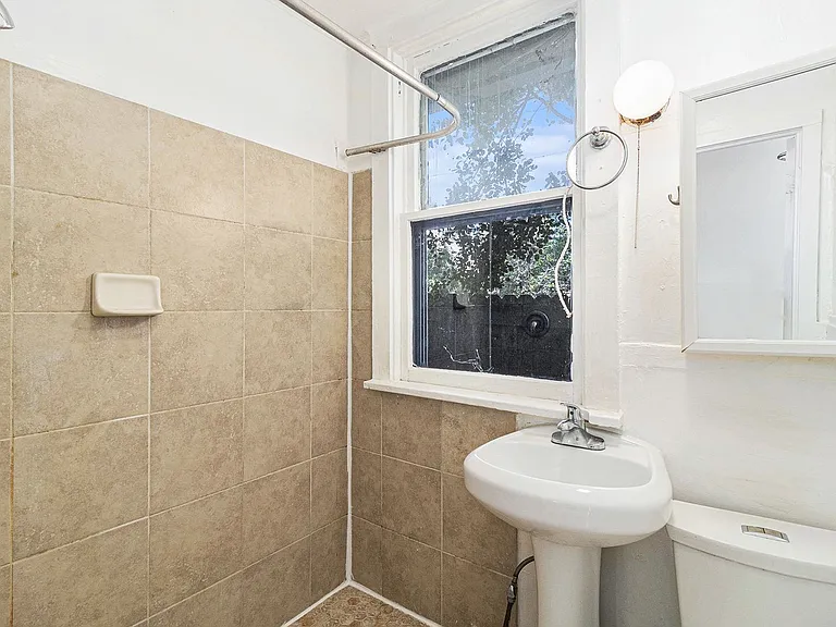 Available Now! The Cottage Secluded Oasis On University Hill — Photo 10