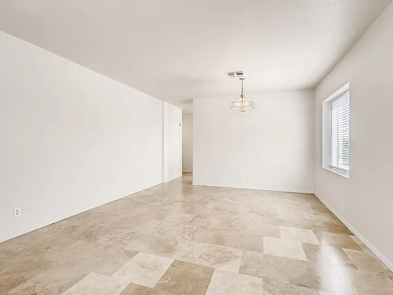 8726 W Bobby Lopez Dr — Photo 4