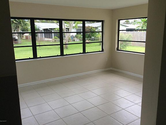 5th image of 545 Cinnamon Dr
