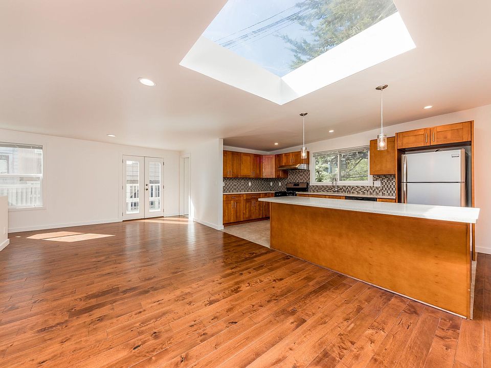 1st image of 1650 1/2 Page St