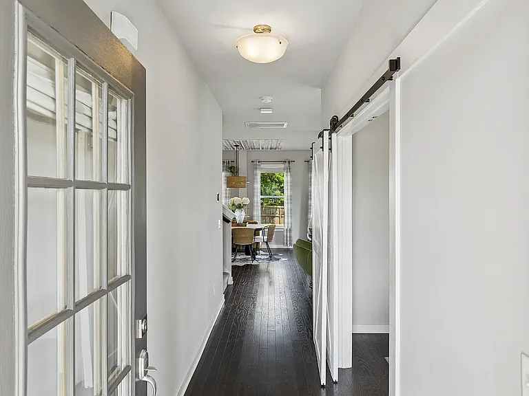 3041 Commonwealth Dr — Photo 8