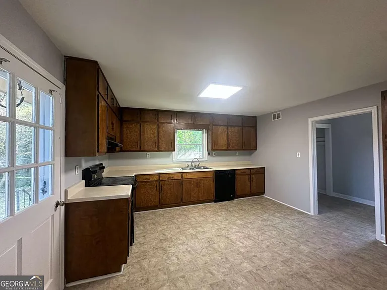 1809 Stratford Arms Dr — Photo 15