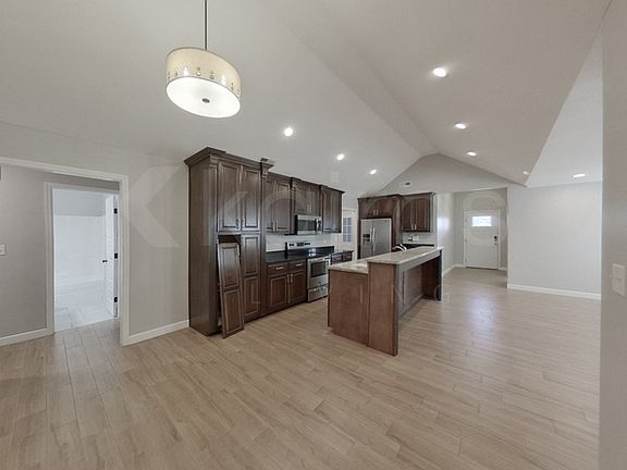 4th image of 101 Lyn Ln