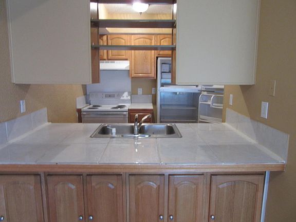 4th image of 16 Wilshire Dr #16