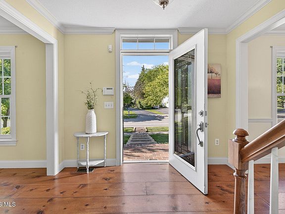 2nd image of 5238 River Ridge Cir