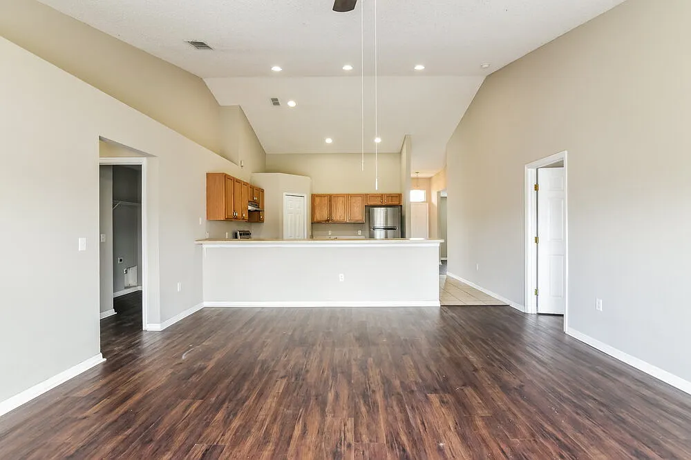 3 bed, 2.0 bath, 1825 sqft, $2,175 — Photo 4