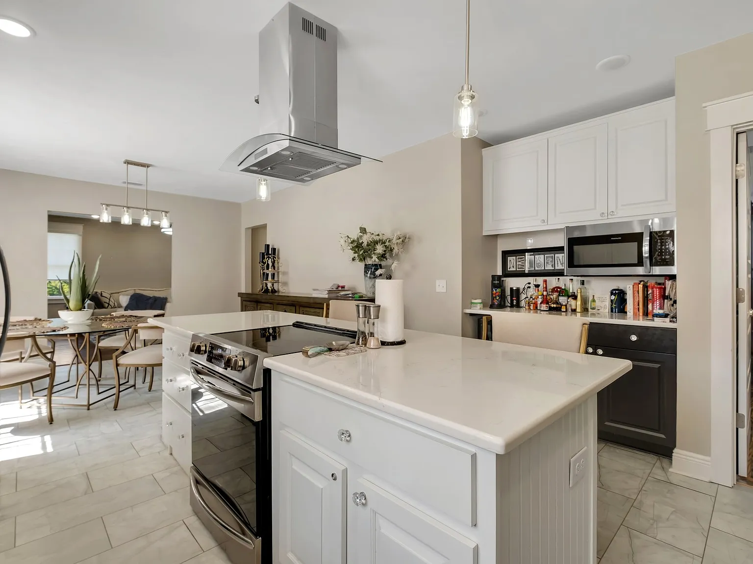 4 bed, 2235 sqft, $3,950 — Photo 4